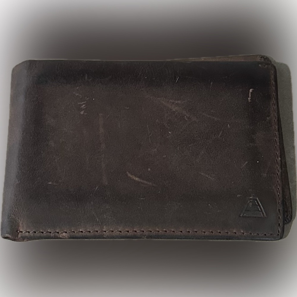 ANDAR Bi-Fold Wallet 💵